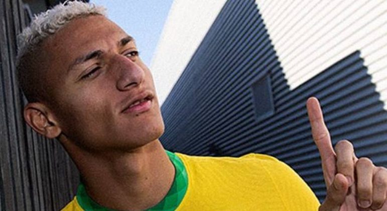 Richarlison vira mascote da esquerda na Copa do Qatar