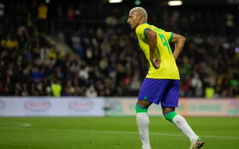 Galvão Bueno narrou o segundo gol de Richarlison como se fosse de Thiago Silva...