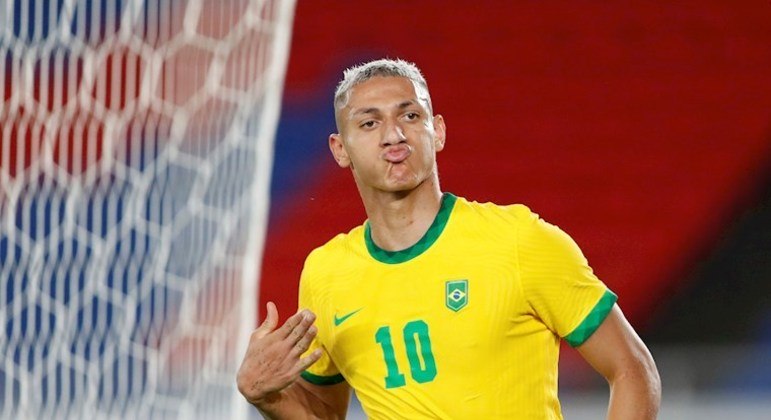 Richarlison marcou três vezes na estreia do Brasil contra a Alemanha pelos Jogos de Tóquio