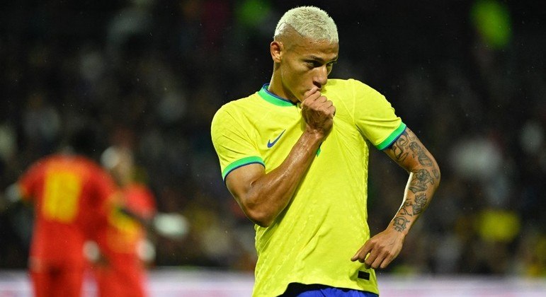 Richarlison estreou a camisa da seleção brasileira com dois gols sobre Gana
