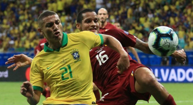 Richarlison brigou bastante, mas nÃ£o conseguiu o gol no Brasil x Venezuela