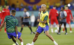 Richarlison no aquecimento: a esperança de mais gols do Brasil