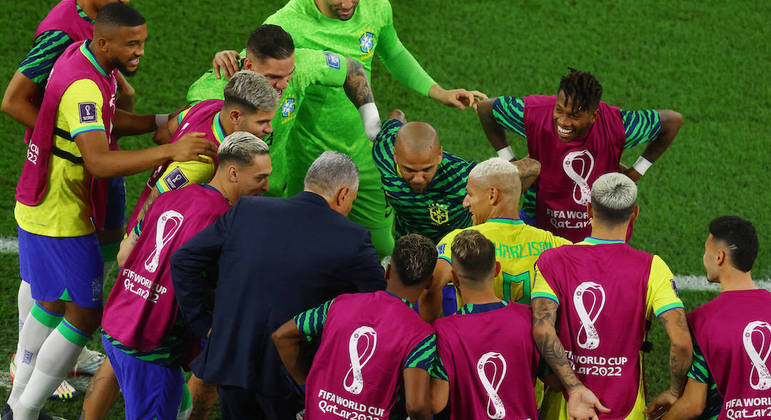 Brasil recupera bom futebol com goleada, coreografia e dança do pombo na  Copa 2022 - Futebol - R7 Copa do Mundo