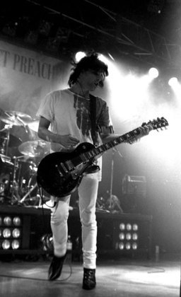 Richey Edwards - Guitarrista galês da banda Manic Street Preachers - Morreu em 1/2/1995 - Suicídio.  