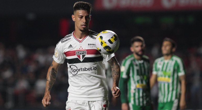 Rigoni voltou a ser titular na partida contra o Juventude