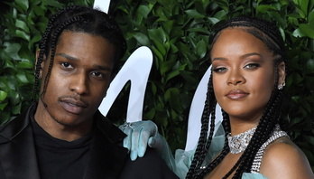 Após descobrir suposta traição do namorado, Rihanna teria sido visto chorando em restaurante (The Grosby Group)
