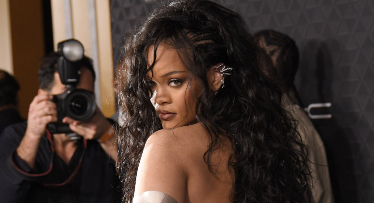 Rihanna é fotografada na pré-estreia de 'Pantera Negra: Wakanda para Sempre'