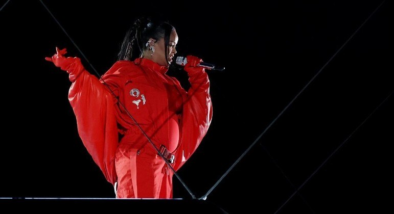Após apresentação no intervalo do Super Bowl, Rihanna cantará no Oscar 2023
