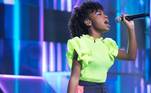 Nome de artista ela já tem, mas Rillary Rihanna chegou ao Canta Comigo Teen 3 para provar o seu talento. Com Sem Filtro, de Iza, ela levantou 66 jurados