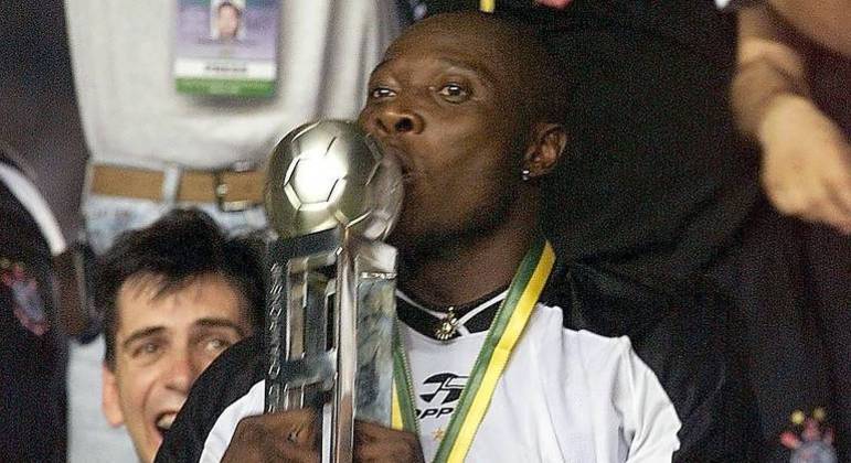 Rincón foi capitão do Corinthians na conquista do Mundial de Clubes em 2000