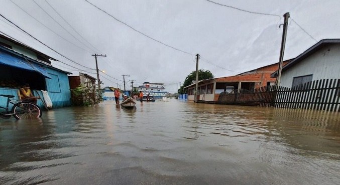 Cheia já prejudica ao menos 13,7 mil pessoas em Rio Branco (AC)