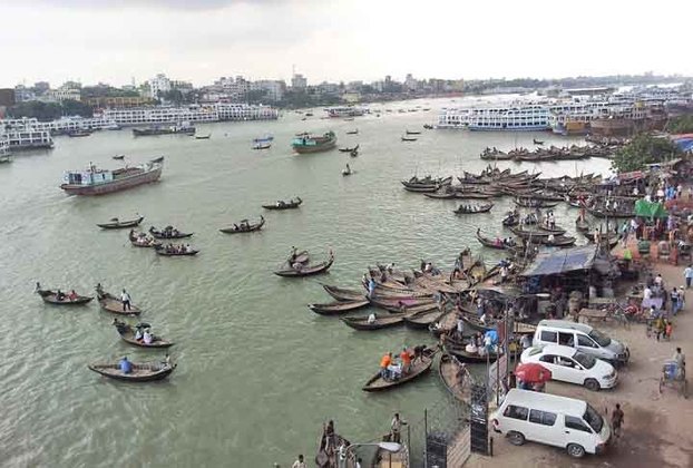 Rio Buriganga- Com extensão de 18 km, é o principal rio que passa por Daca, capital de Bangladesh. Tanto a nascente como a foz ficam em Dhaleshwari River.