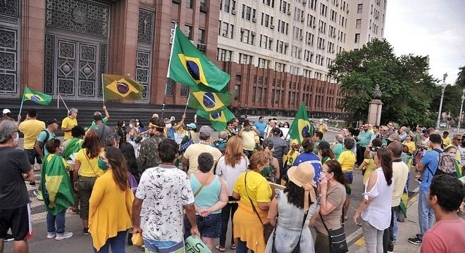 Protestos pedem fim de isolamento social em diversas regiões do Brasil 8