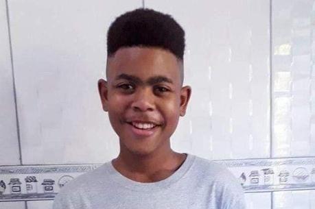 João estava na casa do tio quando foi atingido por um tiro
