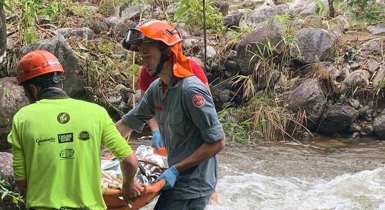 Bombeiros encontram corpo de quarta vítima após cabeça-d'água em Lavrinhas (SP)