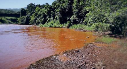 Rejeitos contaminaram o Rio Paraopeba