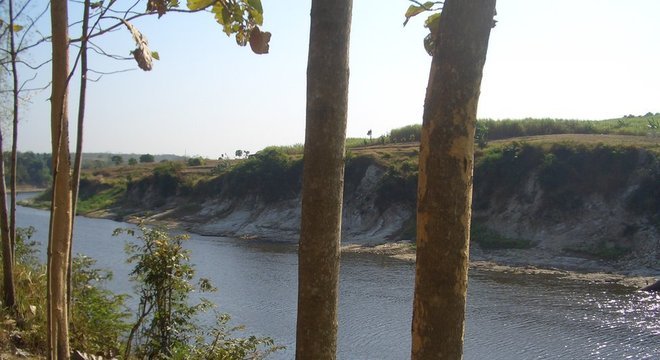 As escavações foram realizadas ao longo do rio Solo, no centro da Ilha de Java