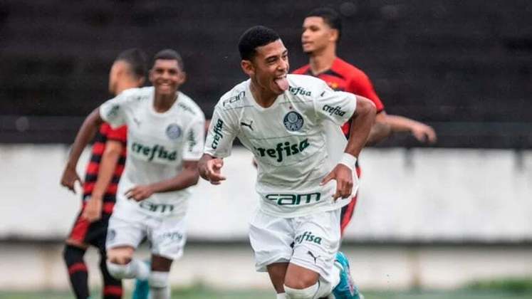 Riquelme Felipe (atacante): Palmeiras (16 anos) – Riquelme, de 16 anos, joga pela equipe sub-17 do Palmeiras. Em 2022, conquistou o Brasileirão e a Copa do Brasil sub-17 pelo Verdão.