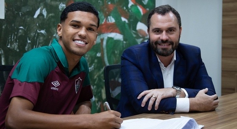Riquelme Felipe e o presidente do Fluminense, Mário Bittencourt