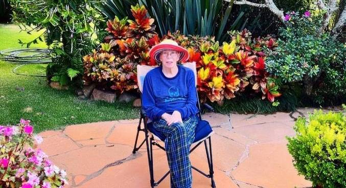 Aos 74 anos, Rita Lee está curada do câncer no pulmão