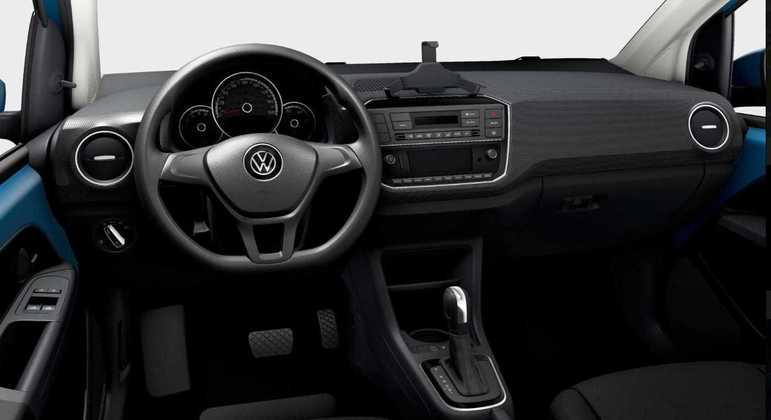 Interior conta com seis airbags, volante multifuncional, suporte de smartphone e tablet, rádio DAB,entre outros equipamentos