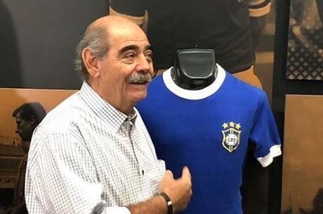 Rivellino, de 73 anos, se recupera bem da cirurgia