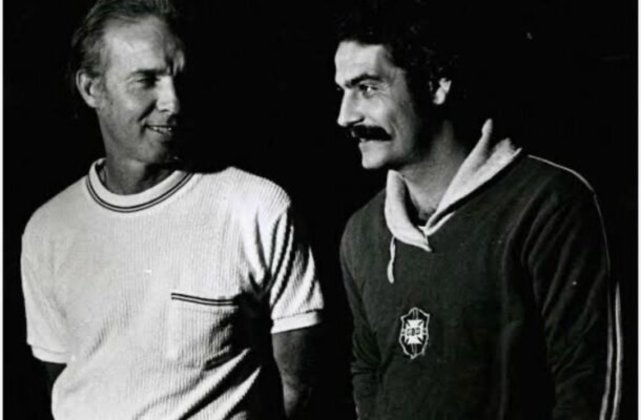 Rivellino - Um dos astros da campanha do tricampeonato, que voltou a fazer parte da Seleção com Zagallo em 1974, compartilhou imagem ao lado do ex-treinador: “Descanse em paz, Velho Lobo!” - Foto: Reprodução/Instagram