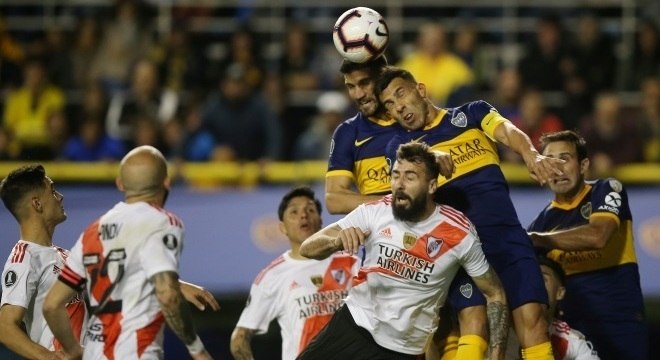 Boca Juniors e River Plate fizeram outro duelo histórico em La Bombonera