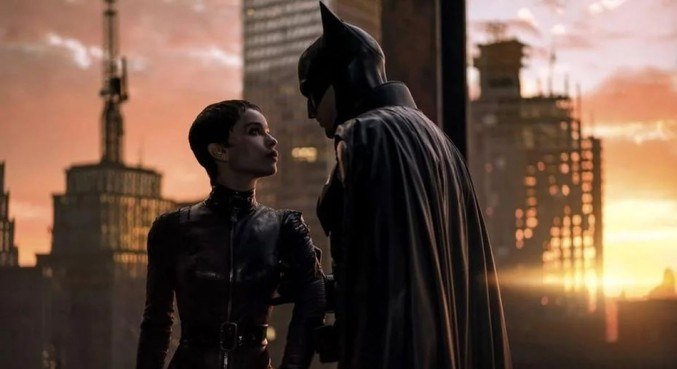 Robert Pattinson e Zoe Kravitz são Batman e Mulher-Gato no novo filme