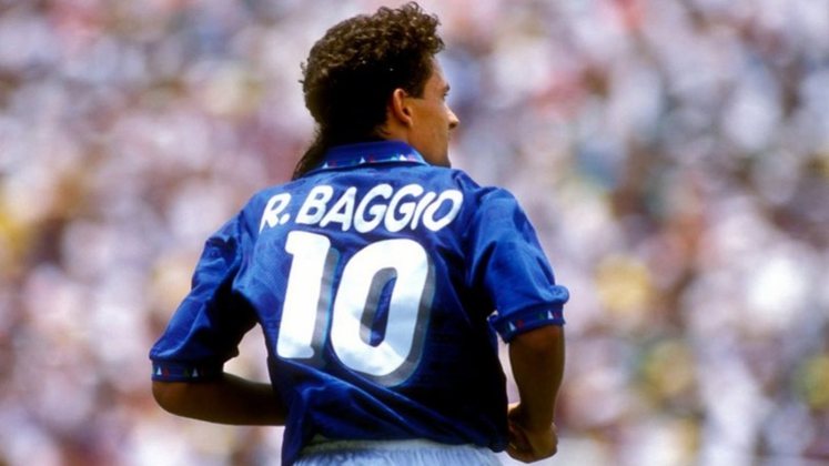 Roberto Baggio - Copa de 1998 (França): muito lembrado pelo pênalti perdido na final da Copa de 1994, Roberto Baggio sofreu com a marca da cal também na Copa seguinte; Baggio converteu a sua cobrança, mas a Itália foi eliminada para a França, dona da casa nas quartas de final.