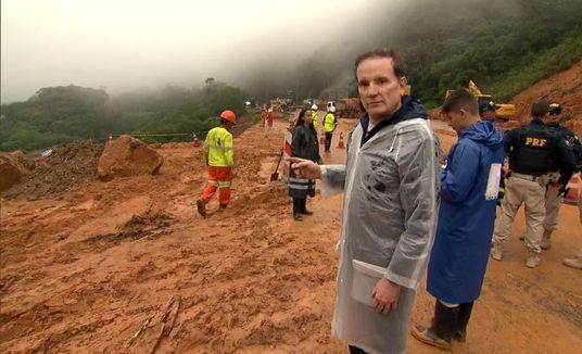 Roberto Cabrini mostra destruição provocada por deslizamento no Paraná; acompanhe os detalhes (Divulgação/Record TV)
