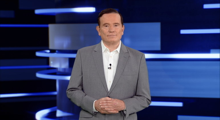 Roberto Cabrini apresenta a 'Retrospectiva 2022' na tela da Record TV