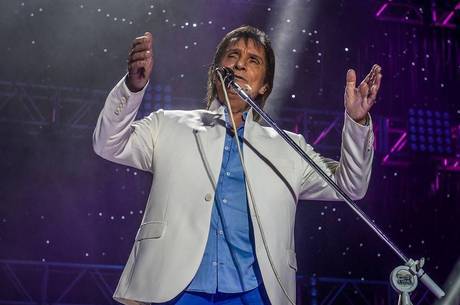 Cantor disse que emissora vai transmitir show antigo