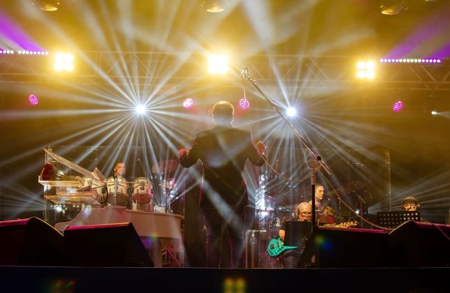 Roberto Carlos durante apresentação de show em comemoração aos seus 82 anos, completados em 19 de abril. Evento realizado na Praça do Papa no município de Vitória/ES.