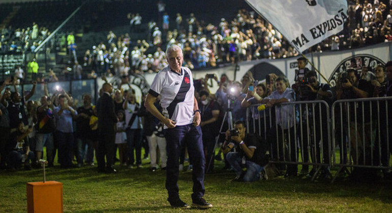 Velório de Roberto Dinamite será realizado em São Januário
