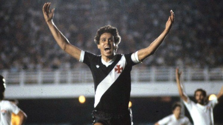 Roberto Dinamite (Vasco) – 1.110 jogos