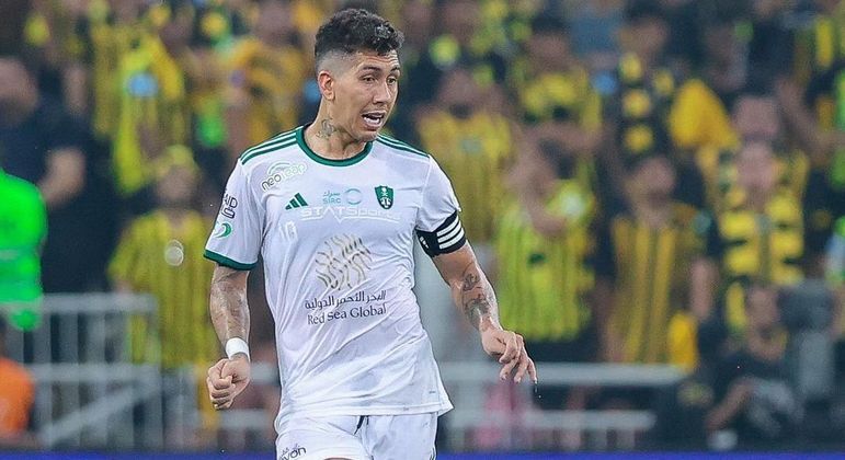 O sorriso de Roberto Firmino não deve ter ficado tão grande quando ele descobriu a desvalorização de 3 milhões de euros (R$ 15,8 milhões). Fora do Liverpool, o brasileiro assinou com o Al-Ahli e passou a valer 15 milhões de euros (R$ 79 milhões)