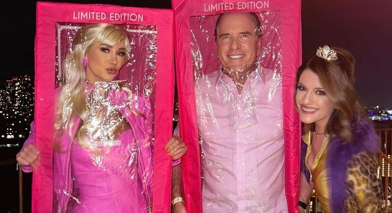 Ana Paula Siebert e Roberto Justus se fantasiaram de Barbie e Ken