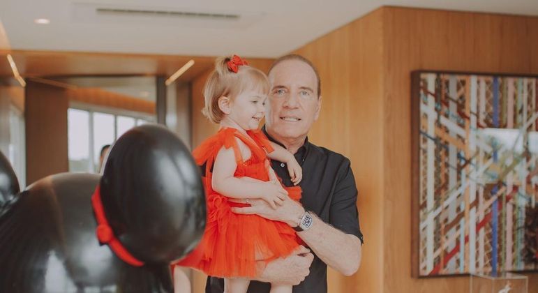 Roberto Justus celebrou aniversário da neta Stella em meio a tratamento contra câncer