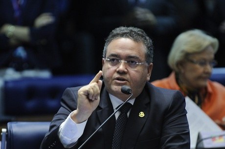 O presidente da comissão, senador Roberto Rocha (PSDB-MA)