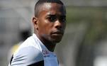 Robinho vive normalmente em Santos. Apesar da condenação de nove anos por estupro