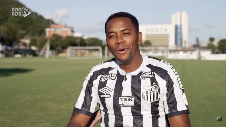 Robinho havia assinado contrato com o Santos. Mas foi suspenso pela acusação de estupro
