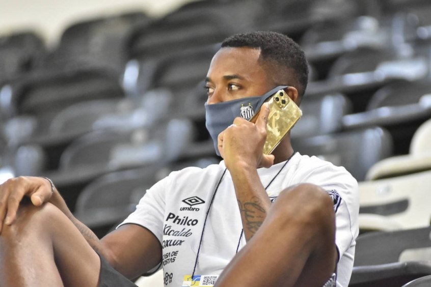 Robinho não foi para a Itália para o julgamento do recurso. Acompanhou por telefone