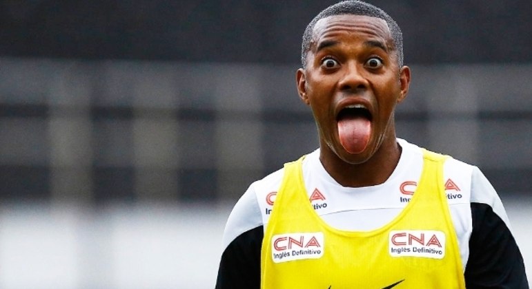 Robinho foi condenado a nove anos por estupro na Itália. Não pode sair do Brasil, para não ser preso