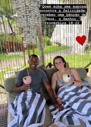 Robinho se declara à esposa, Vivian