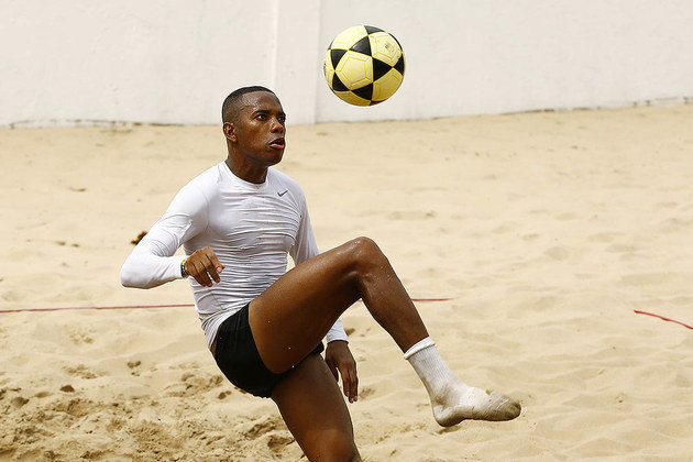 Na sequência, em 17 de fevereiro, a Justiça italiana entrou oficialmente com o pedido para que o ex-jogador do Peixe e da seleção cumprisse a pena em solo brasileiro