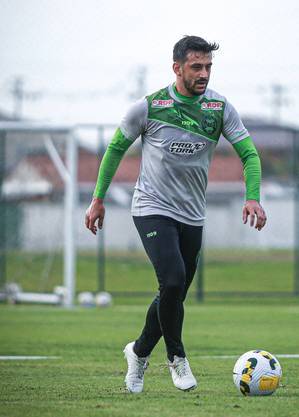 Robinho treina visando o Verdão