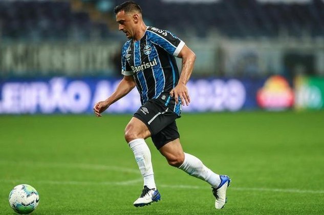 Robinho vestiu a camisa 10 do Grêmio em 2020. O jogador, que utilizou a numeração em jogos de Libertadores, não chegou a ser protagonista no clube com esta camisa.