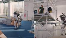 Em nova demonstração, robô bípede ajuda operários em um canteiro de obras simulado 