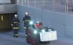 robô bombeiro fogo Paris